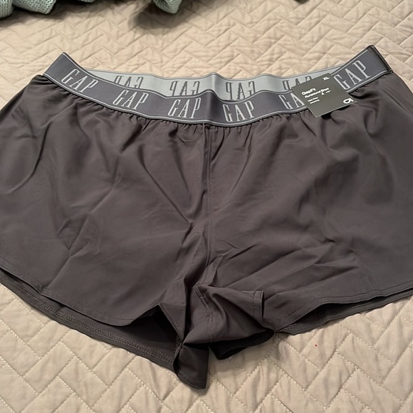 GapFit Dark Gray 3" Runaround Shorts / NWT/ Size XL - Picture 7 of 10